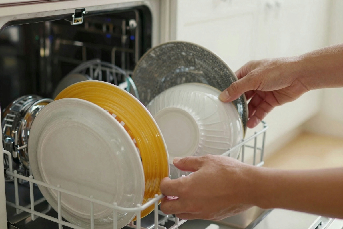 Lavastoviglie: 5 semplici trucchi per risparmiare e proteggere i tuoi piatti